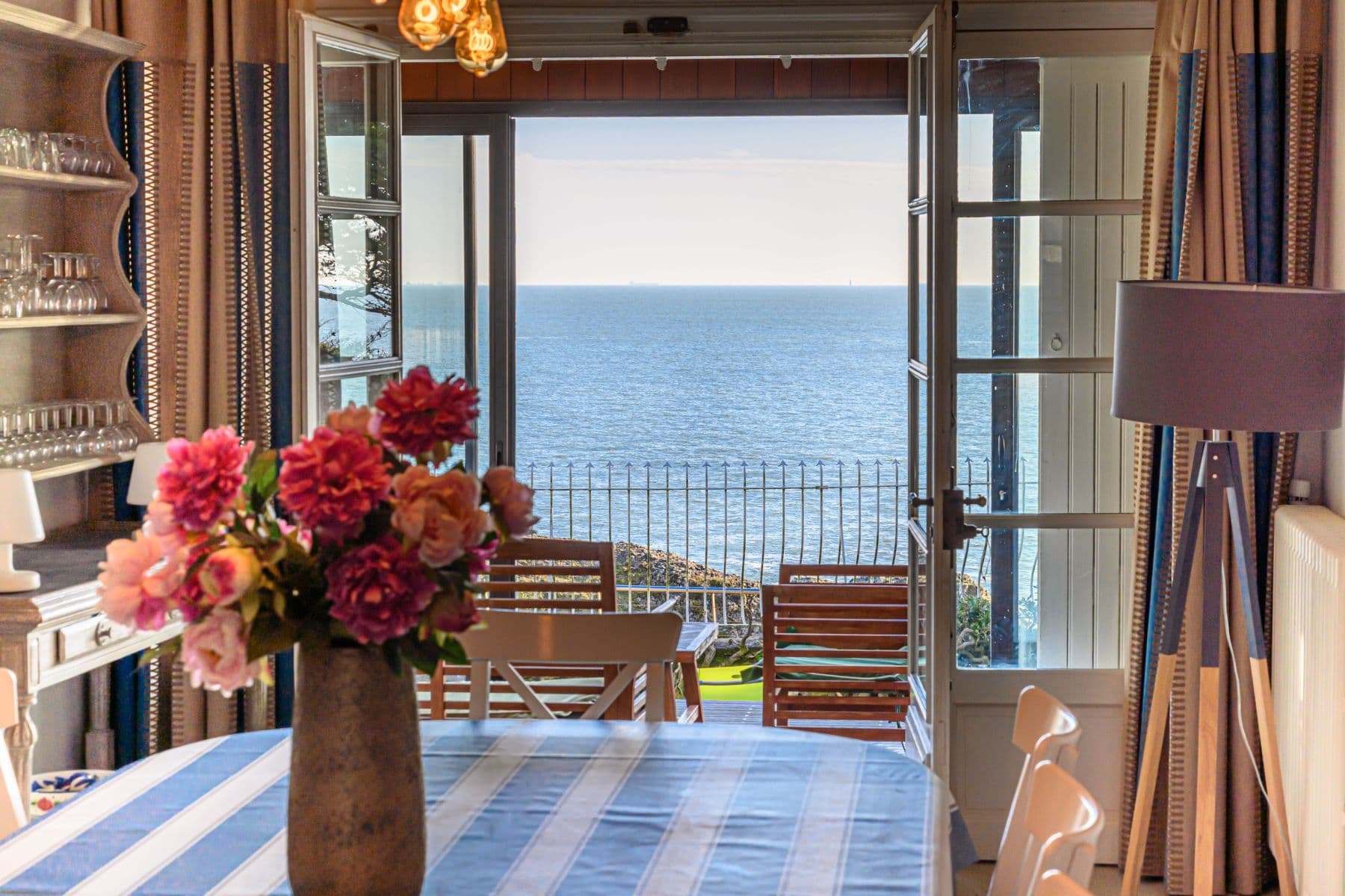 Prestige property facing the sea Côte Sauvage