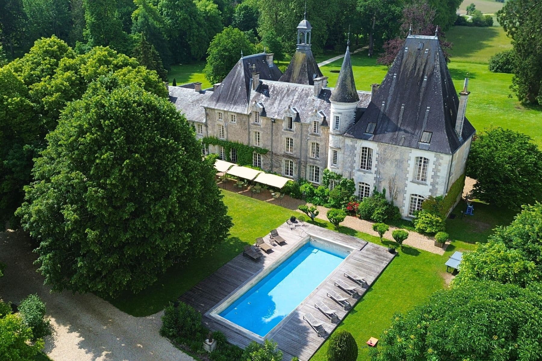 Majestic exceptional château nestled in the heart of a 57-hectare estate with s… Riberac