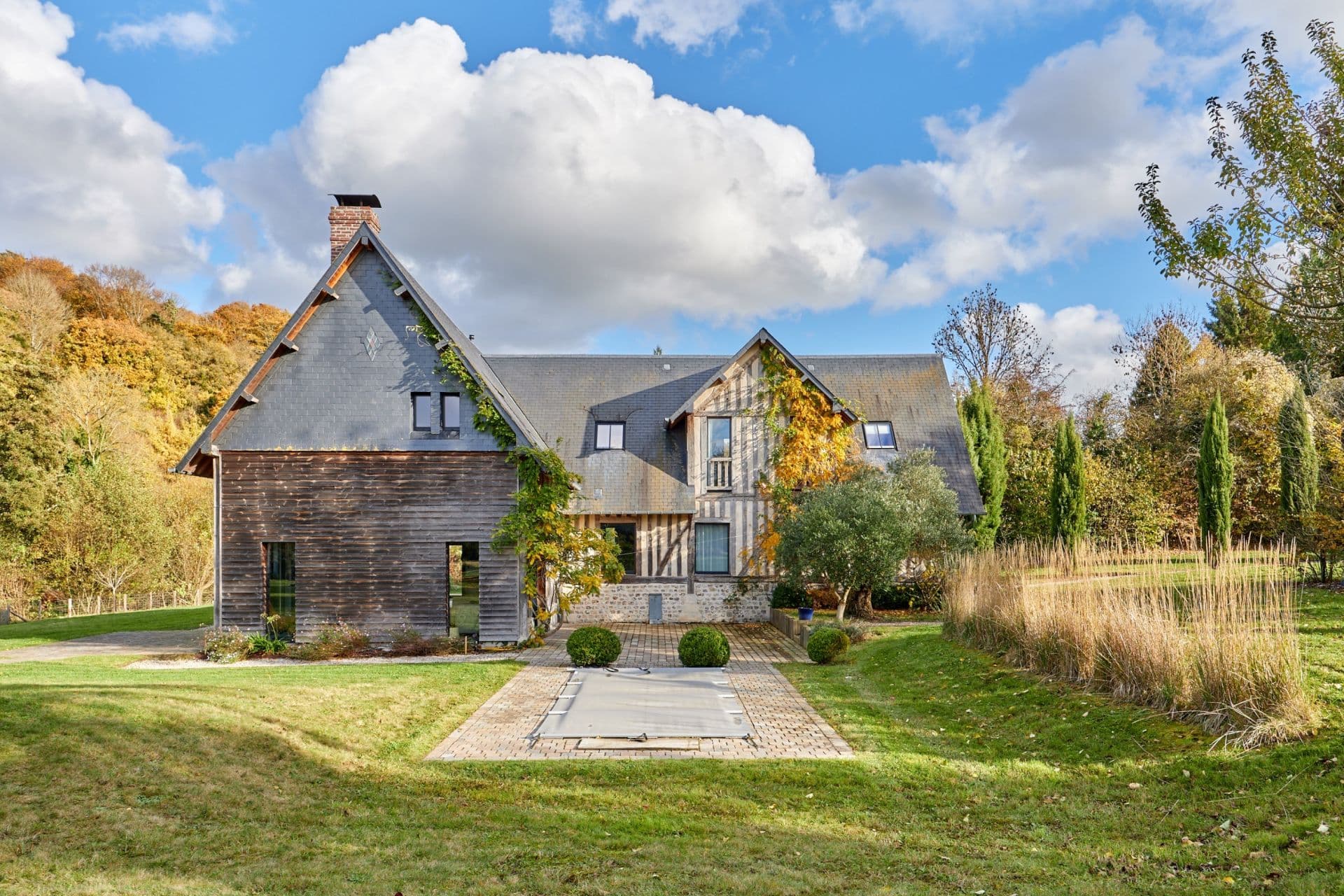 Sale Luxury house Ouilly-du-Houley 6 Rooms 265 m² 2