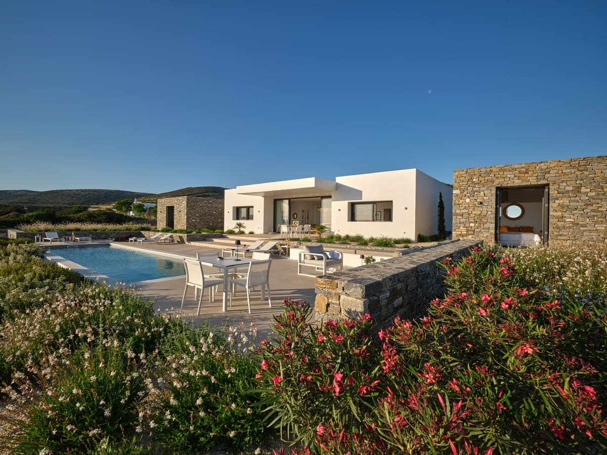 Villa Piso Livadi