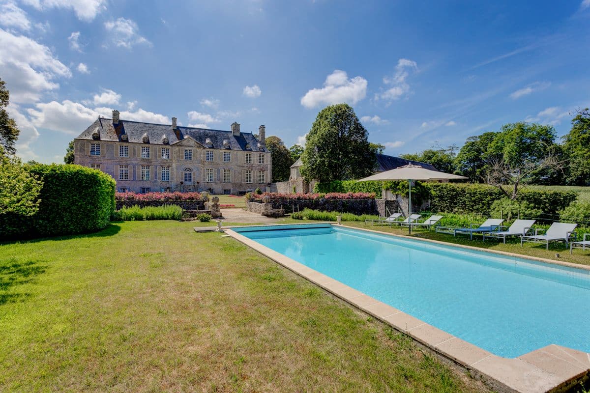 Chateau Les Douves
