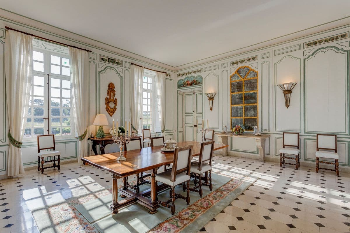 Chateau Les Douves 6