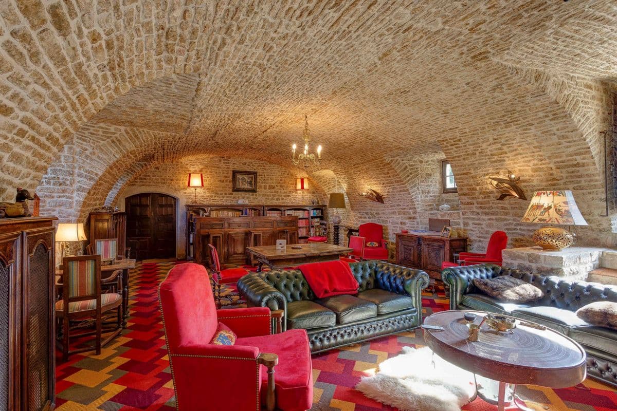 Chateau Les Douves 9
