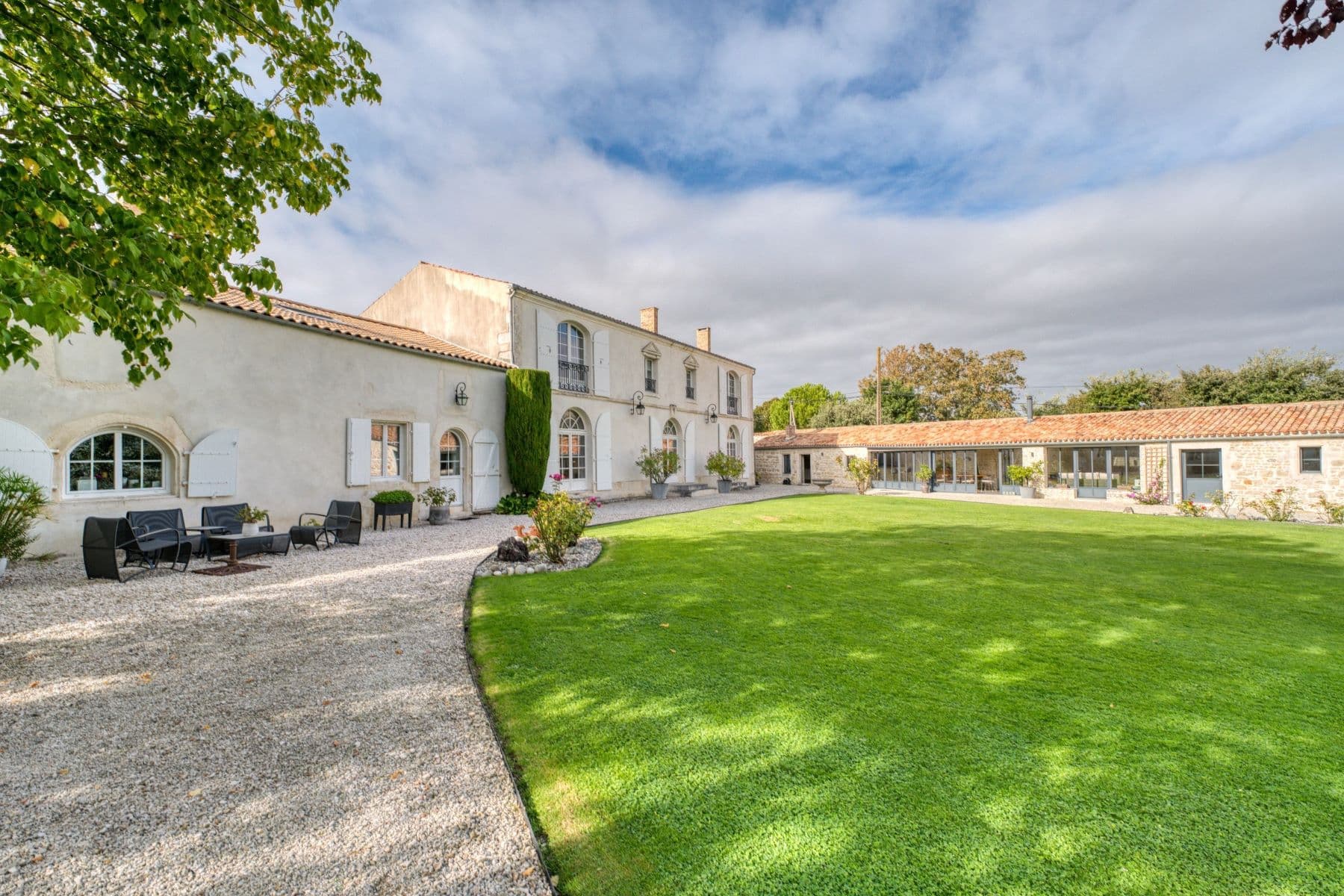 Magnificent property completely renovated with great potential