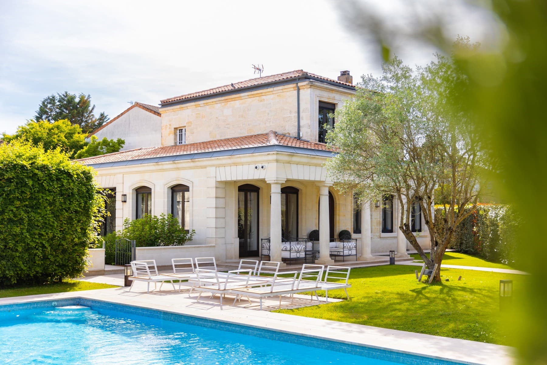 BORDEAUX CAUDÉRAN – STUNNING HOUSE – GARAGE – SWIMMING