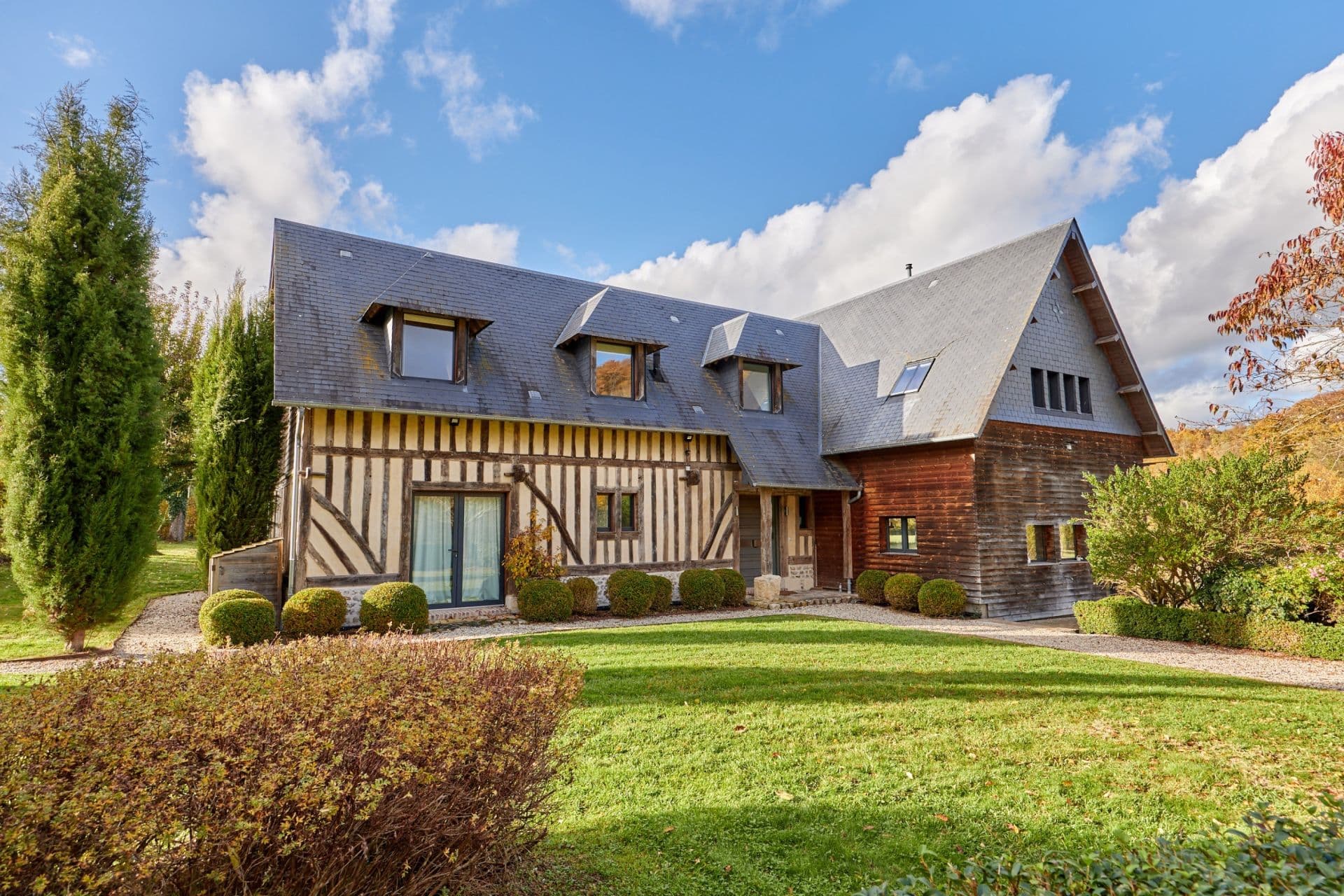 Sale Luxury house Ouilly-du-Houley 6 Rooms 265 m²