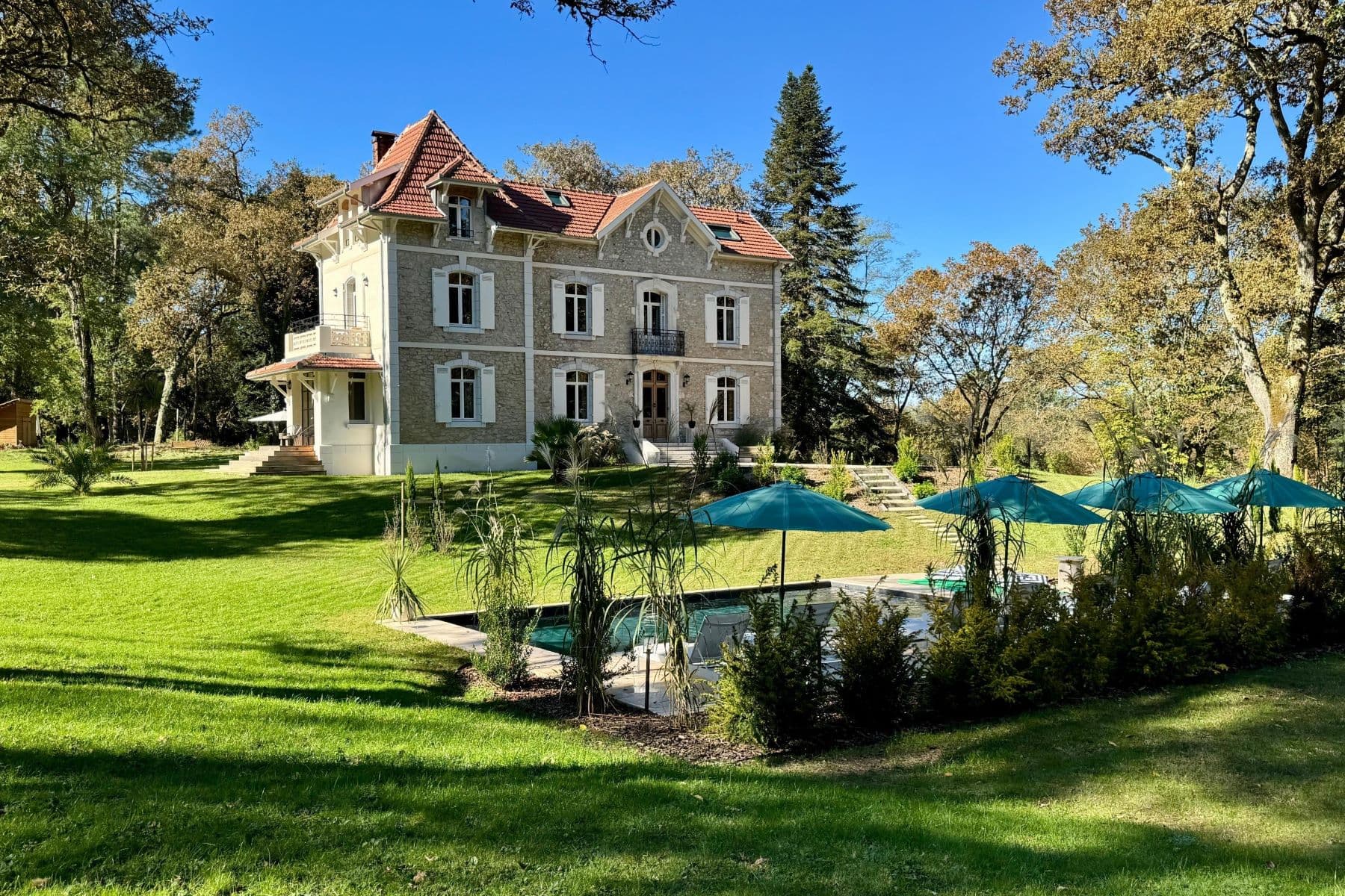 Fully Renovated Early 20th Century Manor House with Pool and Rooftop –