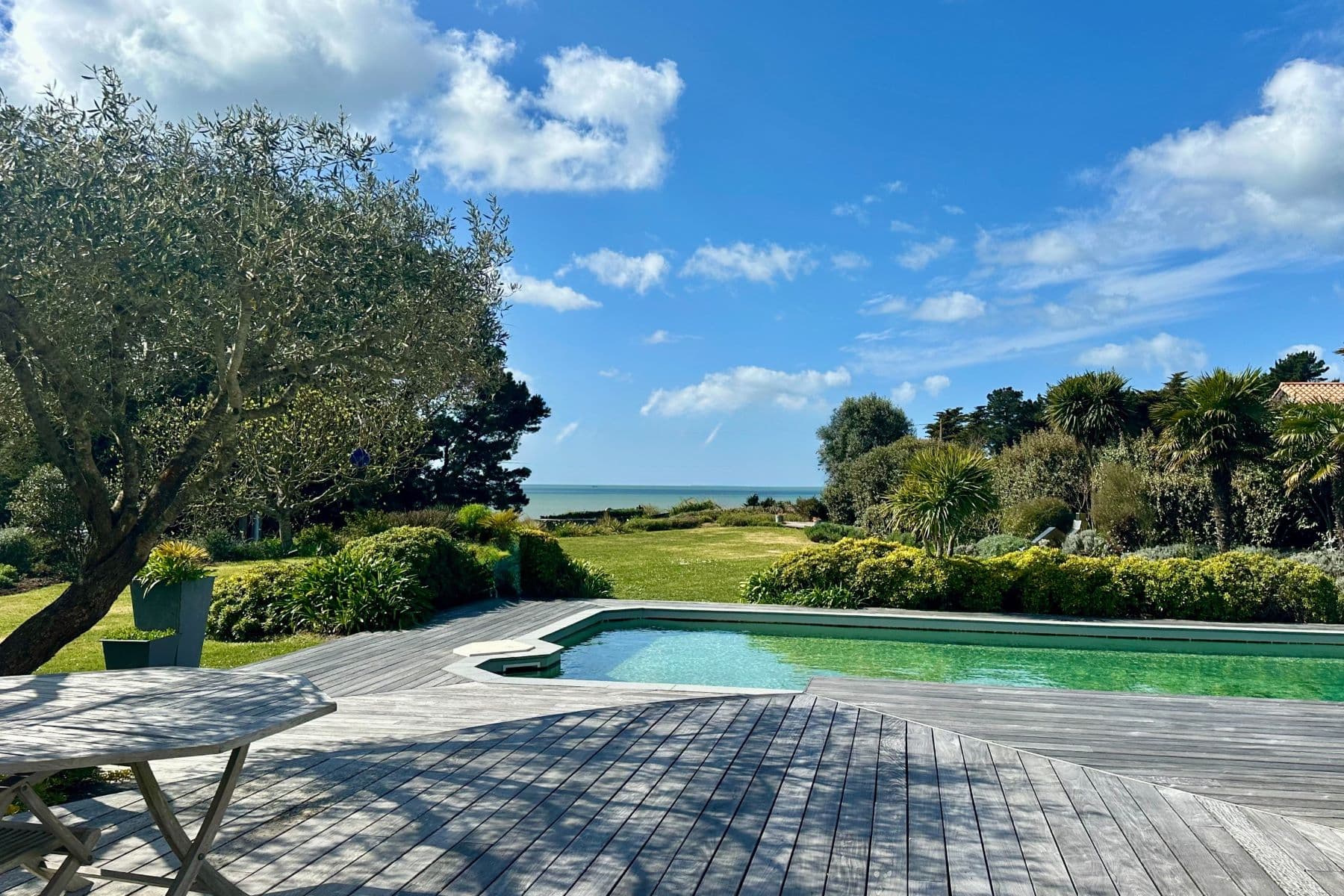 Exceptional Seafront Property – Exclusive